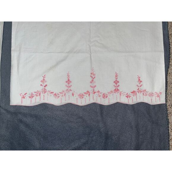 Hand Embroidered Pillow Cases Pink Scalloped Hem Floral Vtg Cotton Standard - Picture 4 of 7